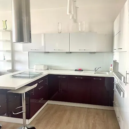 Cozy, Beautiful View - 1 Stop By Train To Old Town Appartamento *