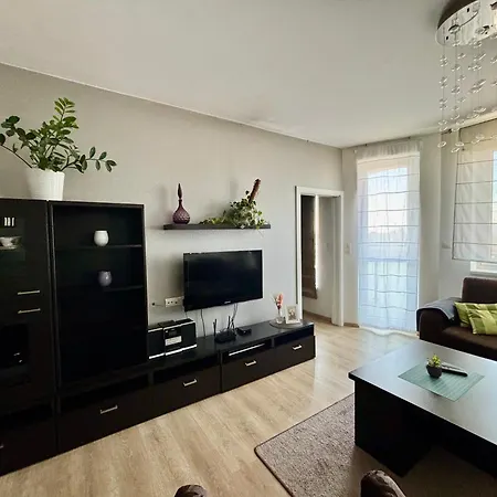 Daire Cozy, Beautiful View - 1 Stop By Train To Old Town