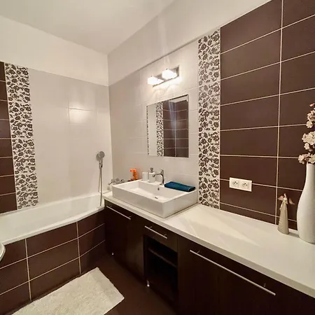 Cozy, Beautiful View - 1 Stop By Train To Old Town *