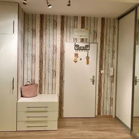 Cozy, Beautiful View - 1 Stop By Train To Old Town Apartment Pressburg