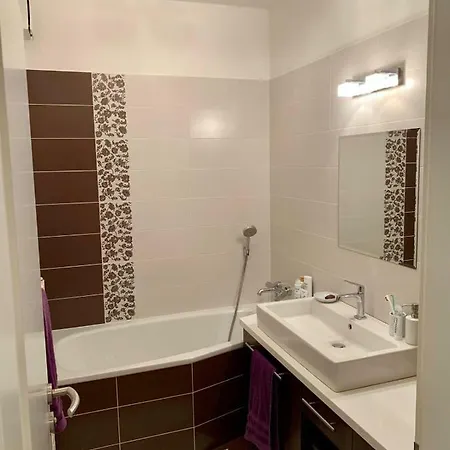 公寓 Cozy, Beautiful View - 1 Stop By Train To Old Town