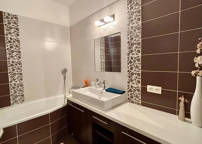 Cozy, Beautiful View - 1 Stop By Train To Old Town *