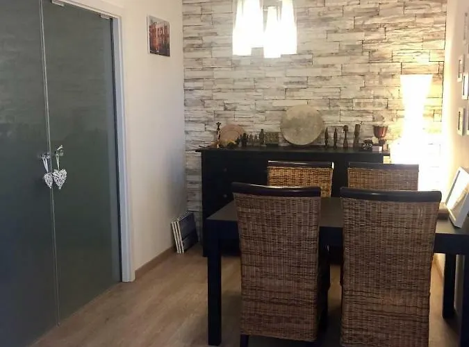 Apartament Cozy, Beautiful View - 1 Stop By Train To Old Town *