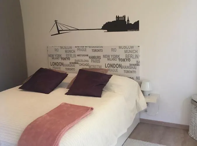 Cozy, Beautiful View - 1 Stop By Train To Old Town Appartement Bratislava