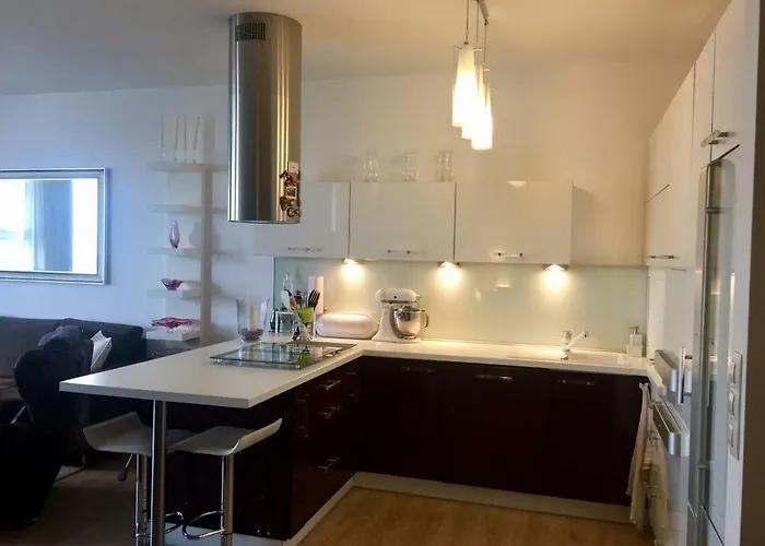 Cozy, Beautiful View - 1 Stop By Train To Old Town